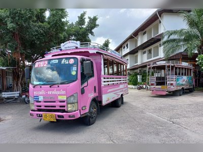 The Pink Bus - amazingthailand.org