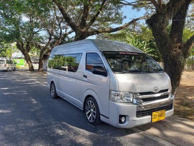 Renting a car with driver in Phuket - amazingthailand.org