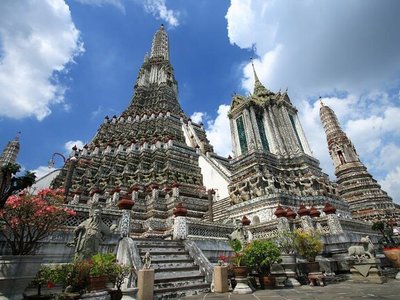 Wat Arun in Bangkok - amazingthailand.org