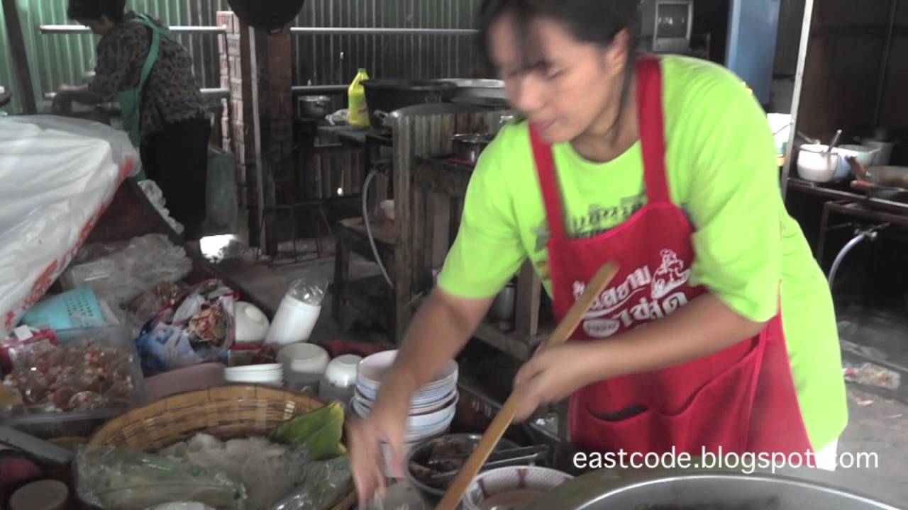 Klong Srabua Boat Noodle - amazingthailand.org