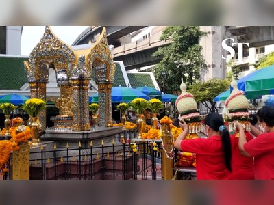 Erawan Shrine in Bangkok - amazingthailand.org