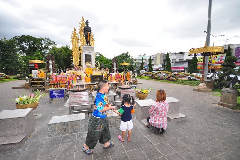 King Mengrai the Great Monument - amazingthailand.org