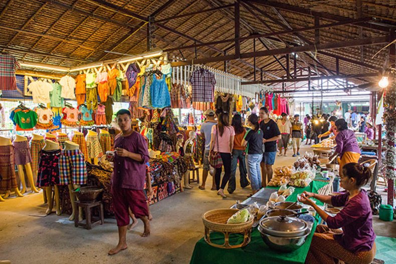ตลาดโก้งโค้ง - amazingthailand.org