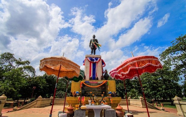 King U-Thong Monument - amazingthailand.org