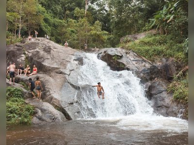 Hang Out at Mo Paeng Falls - amazingthailand.org
