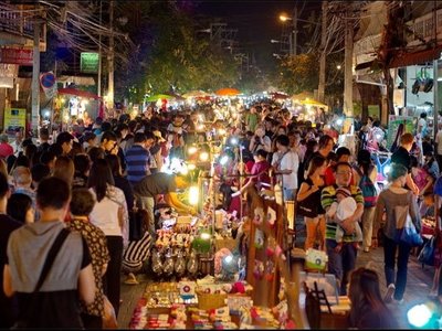 Kad Na Mor (Student Night Market) - amazingthailand.org