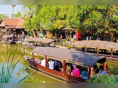 Ayodhaya Floating Market - amazingthailand.org