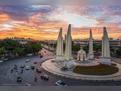 Democracy Monument - amazingthailand.org