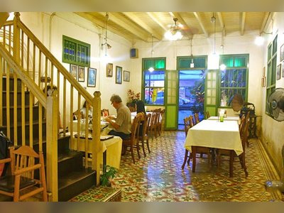 Raya Restaurant in Phuket Town - amazingthailand.org