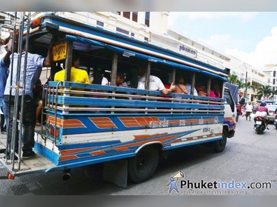 The Blue Bus (Song Taew) - amazingthailand.org
