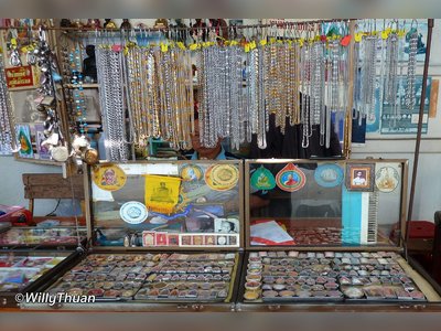 Thai Amulets Market in Phuket Town - amazingthailand.org