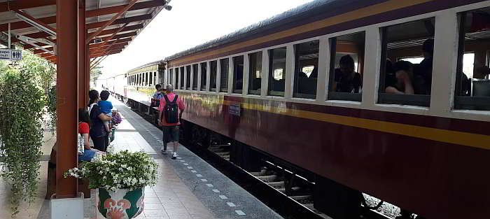 รถไฟระหว่างเมือง - amazingthailand.org