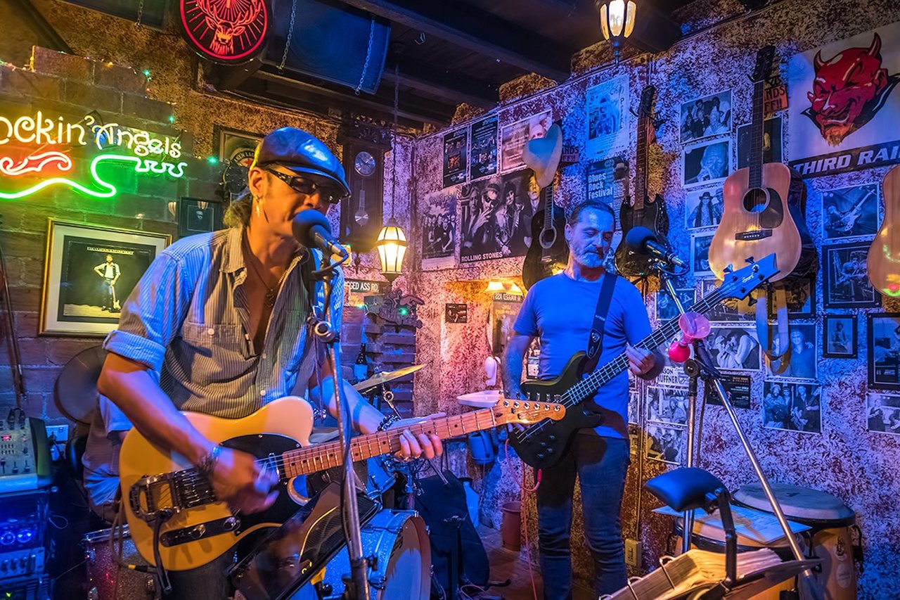 บาร์ Rockin’ Angels Blues Café - amazingthailand.org