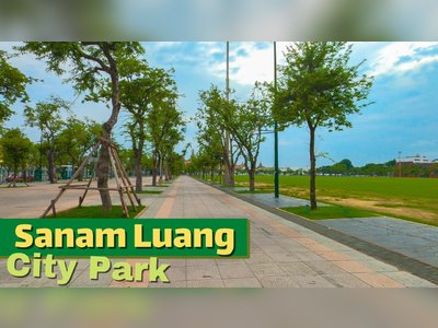 Sanam Luang Park (The Royal Field)