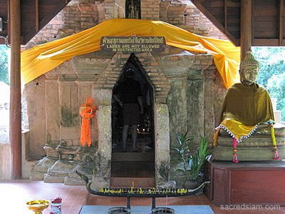 Phra That Doi Pu Khao - amazingthailand.org