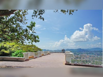 Khao Rang Viewpoint in Phuket Town - amazingthailand.org