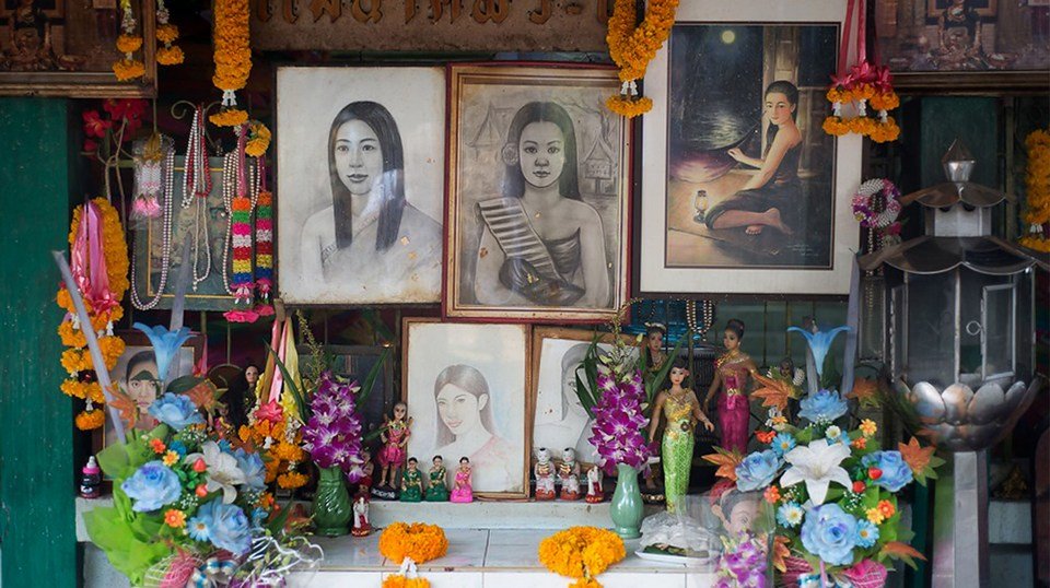 Mae Nak Shrine in Bangkok - amazingthailand.org