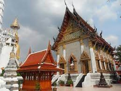 Wat Intharawihan - amazingthailand.org