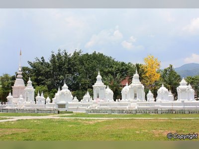 Wat Suan Dok in Chiang Mai - amazingthailand.org