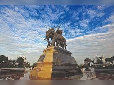Somdet Phra Suriyothai Monument