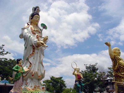 Kuan Yin Statue Wat Tung Samor - amazingthailand.org