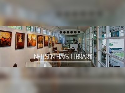 Rotunda Gallery ที่ห้องสมุด Neilson Hays Library - amazingthailand.org