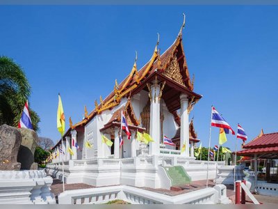 Wat Phraya Man - amazingthailand.org