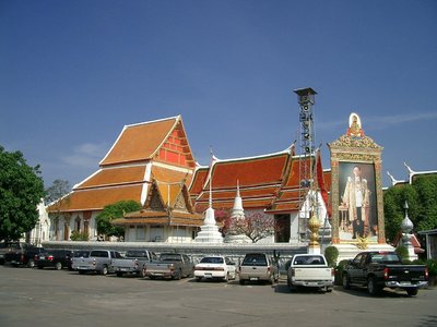 Wat Phanan Choeng - amazingthailand.org