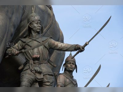 Queen Suriyothai Monument - amazingthailand.org