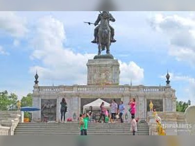 King Naresuan Monument - amazingthailand.org